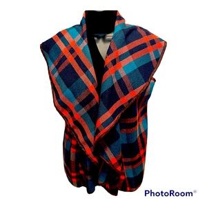 Beautiful fall color shrug style coat. Must have piece in every fall closet